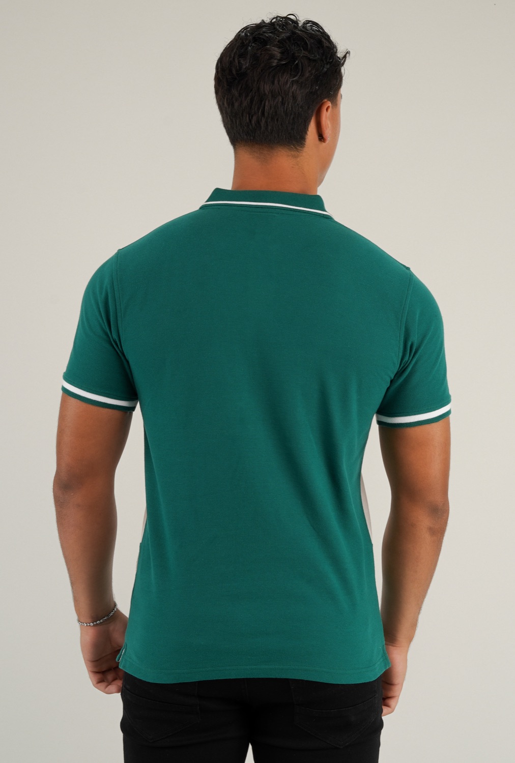 Polo STN 166 en Verde oscuro, vista alternativa